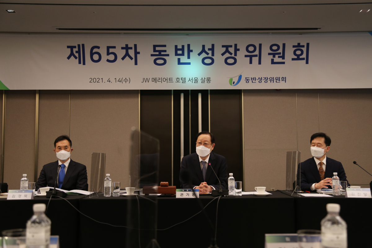 ▲권기홍 동반성장위원장(사진 가운데) (사진제공=동반성장위원회)