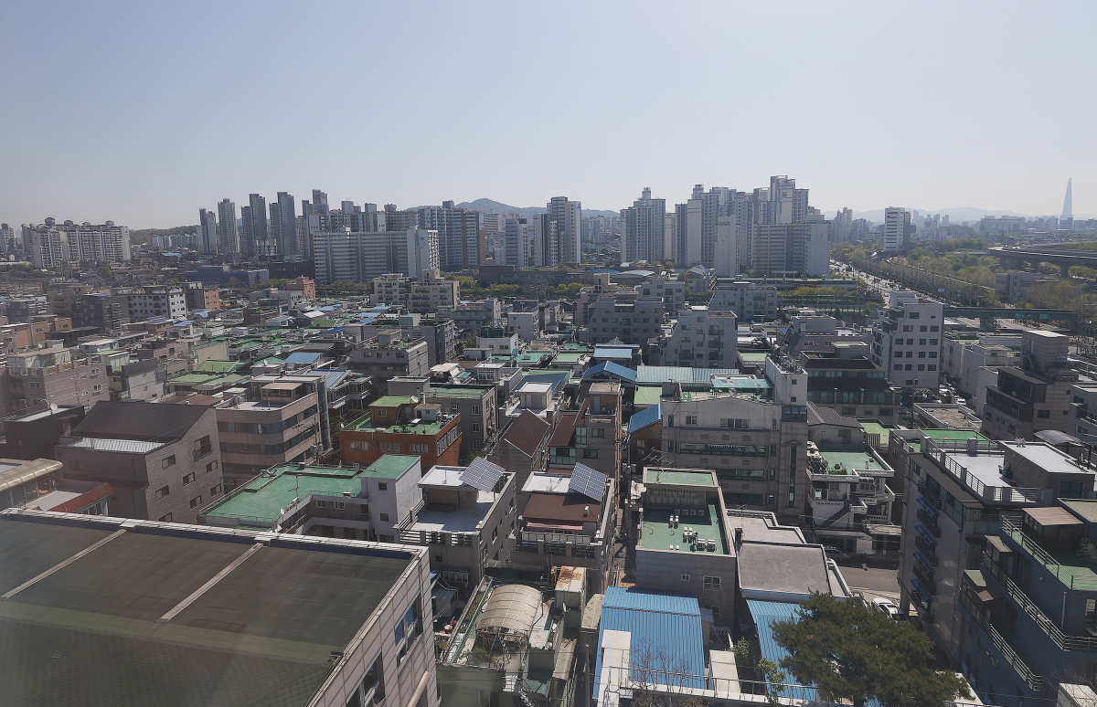 ▲국토교통부는 14일 서울 동대문구와 강북구 13곳을 공공주택 복합사업 후보지로 선정했다. 사진은 동대문구 용두동ㆍ청량리동 일대. (연합뉴스)