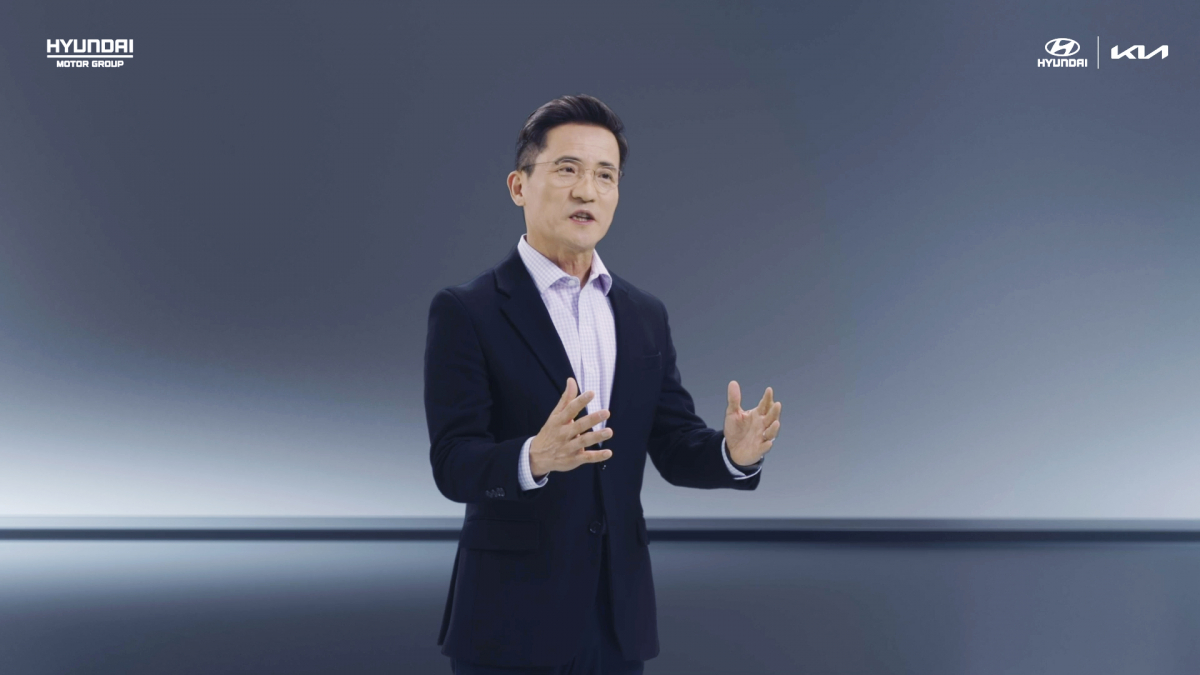 ▲이광국 현대차·기아 중국 사업 총괄 사장이 중국 전략 발표회 ‘라이징 어게인, 포 차이나(Rising again, For China)’에서 발표하고 있다.  (사진제공=현대차)