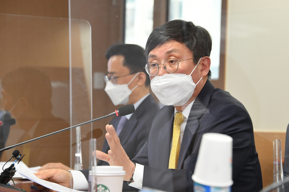 ▲안도걸 기획재정부 2차관이 4월 15일 서울 종로구 아동권리보장원 에서 열린 '취약 아동 보호 정책간담회'에 참석, 모두발언을 하고 있다. (사진제공=기획재정부)