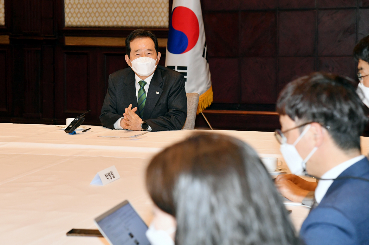 ▲정세균 국무총리는 12일(현지시간) 테헤란에 있는 에스피나스 팰라스 호텔에서 동행기자간담회를 하고 있다. (사진제공=국무조정실·국무총리비서실)