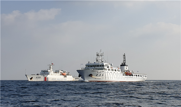 ▲2019년 한·중 지도단속선이 중국어선의 불법조업을 공동으로 감시하고 있다. (사진제공=해양수산부)