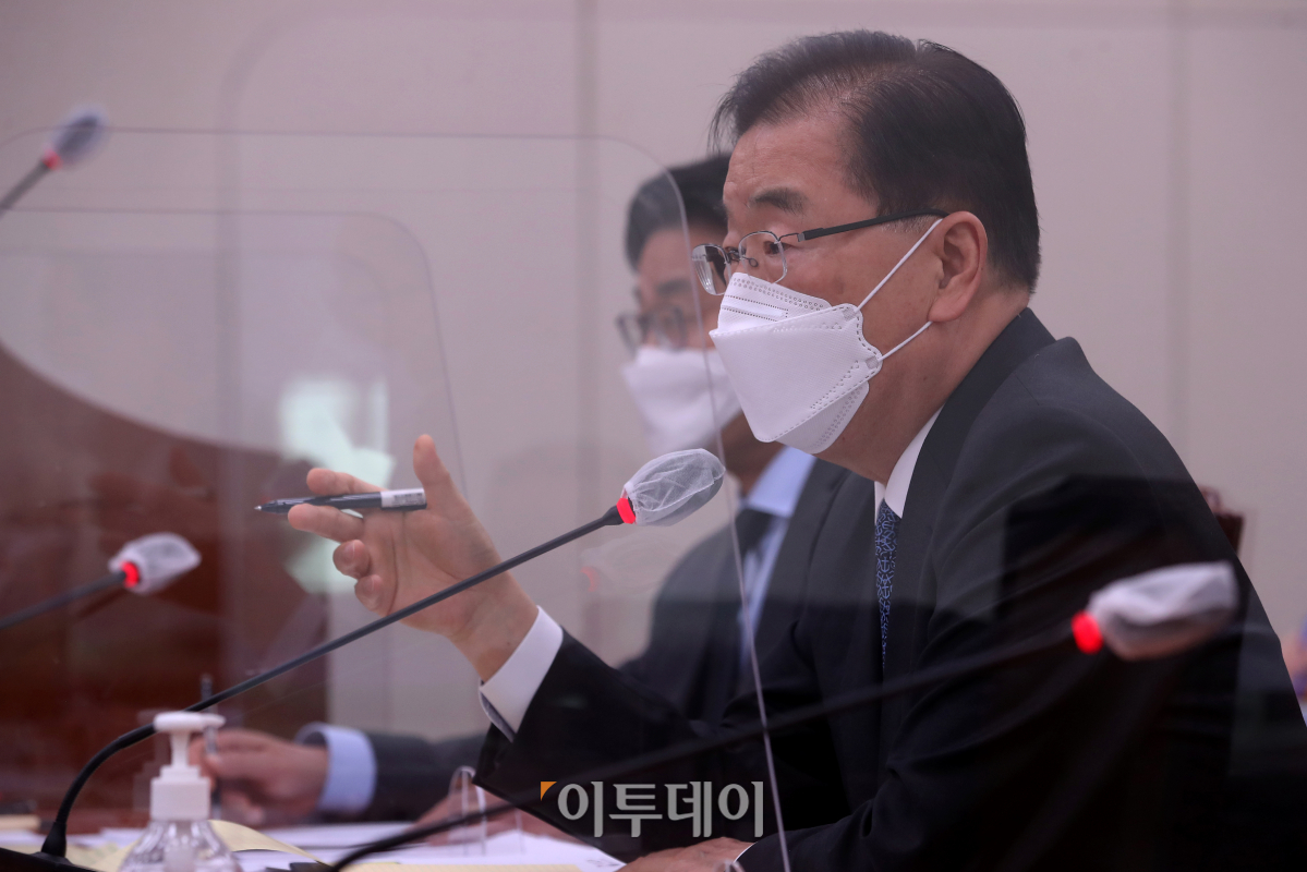 ▲정의용 외교부 장관이 20일 오전 서울 여의도 국회 외교통일위원회에서 열린 후쿠시마 오염수 방출과 관련한 국회 긴급현안보고에서 의원들의 질의에 답하고 있다. (신태현 기자 holjjak@)