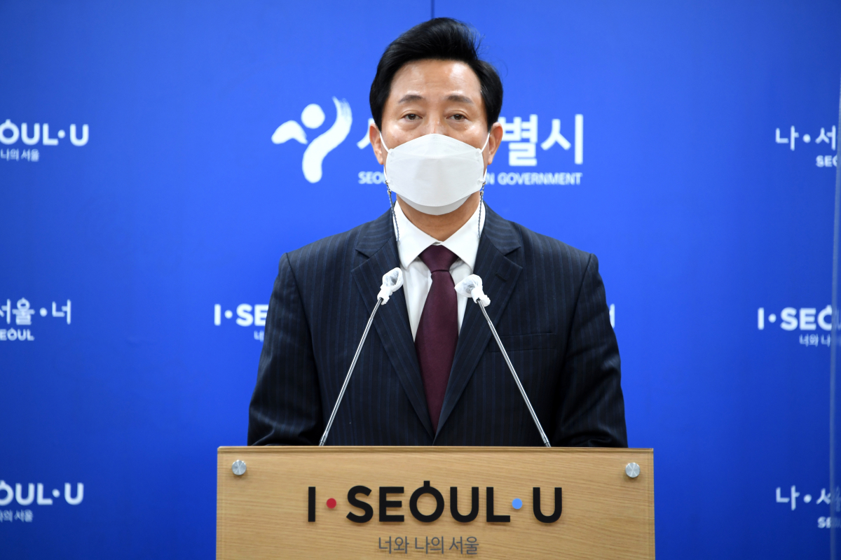 ▲오세훈 서울시장이 20일 서울 중구 서울시청 브리핑룸에서 고(故) 박원순 전 시장 재직 시절의 성희롱·성폭력 피해자 관련 및 국무회의 발언 요지를 발표하고 있다. (사진제공=서울시)