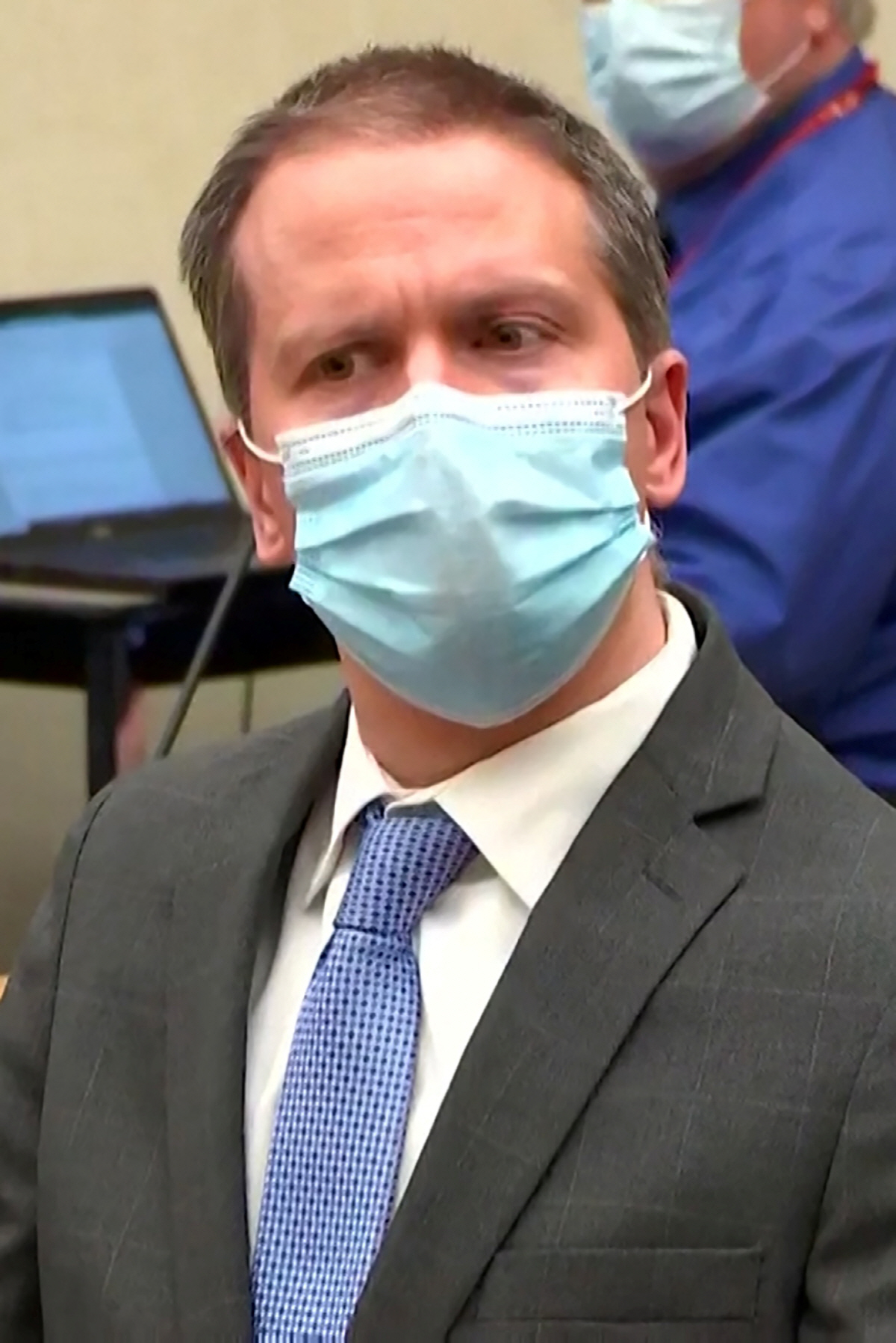 ▲데릭 쇼빈 전 미니애폴리스 경찰관이 20일(현지시간) 미네소타주 헤너핀 카운티 법원에서 배심원단 판결을 듣고 있다. 헤너핀 카운티/로이터연합뉴스