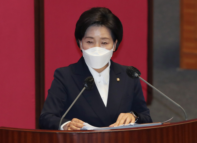 ▲더불어민주당 양향자 의원이 20일 서울 여의도 국회 본회의에서 진행된 경제분야 대정부질문에서 홍남기 국무총리 직무대행에게 질문하고 있다. (연합뉴스)