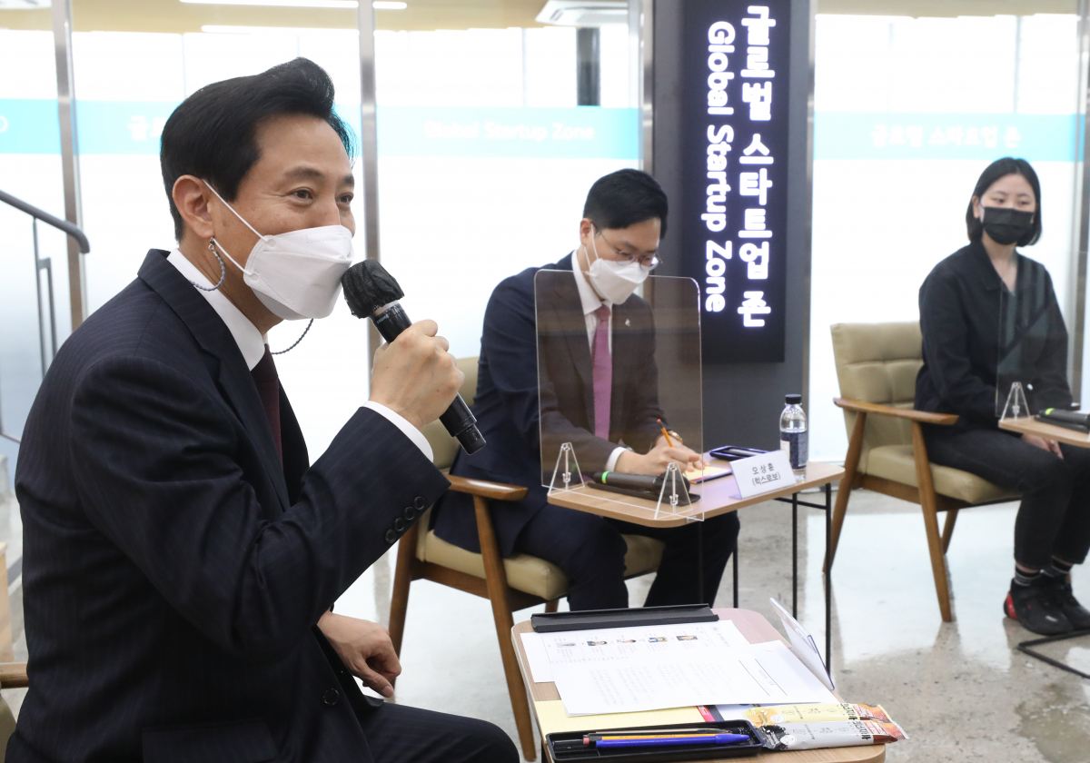 ▲오세훈 서울시장이 21일 오후 마포구 서울창업허브를 방문, 스케일업 도시 서울을 위한 청년 스타트업 간담회에서 인사말을 하고 있다.  (연합뉴스)