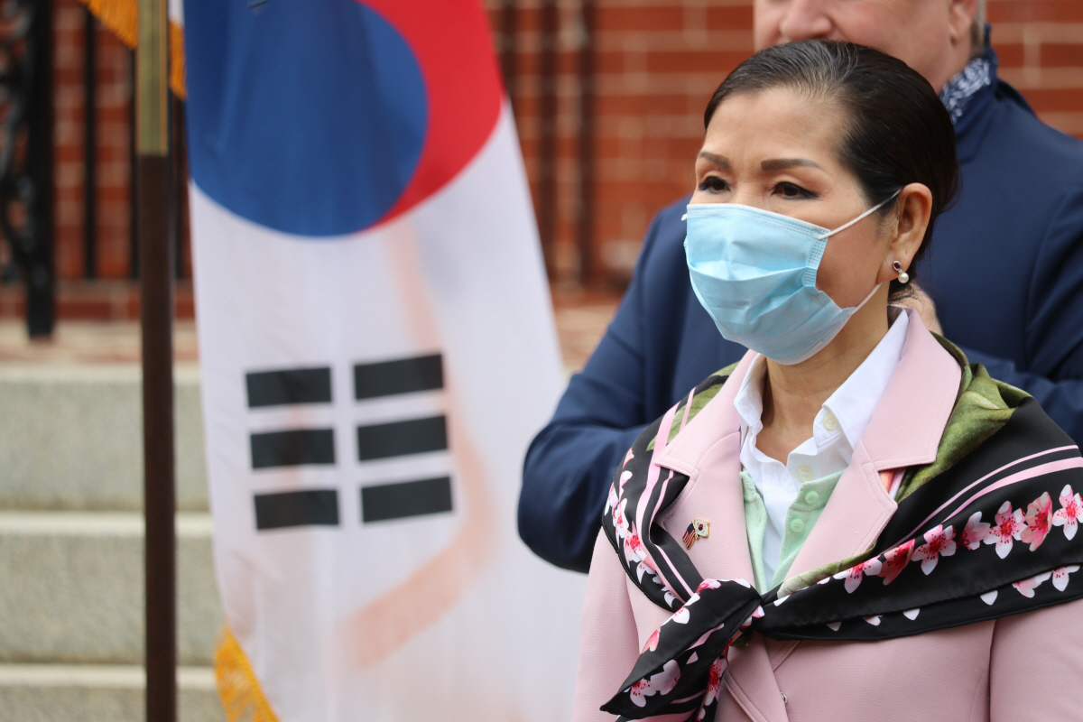 ▲유미 호건 여사가 지난해 4월 20일(현지시간) 메릴랜드주 아나폴리스에서 열린 기자간담회에 참석했다. 아나폴리스/AP뉴시스