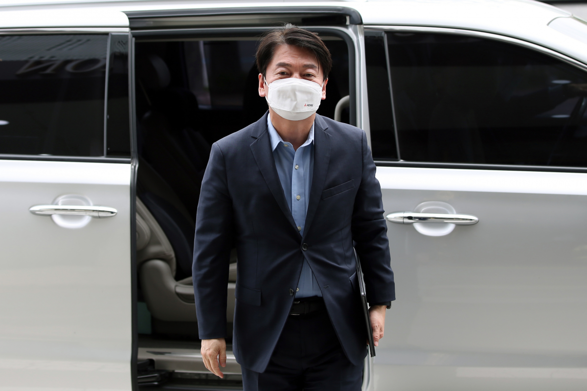 ▲안철수 국민의당 대표가 21일 오후 광주 서구 데일리켄벤션(웨딩홀)에서 합당에 대한 당원들의 의견을 수렴하는 당원 간담회에 참석하고 있다. (연합뉴스)