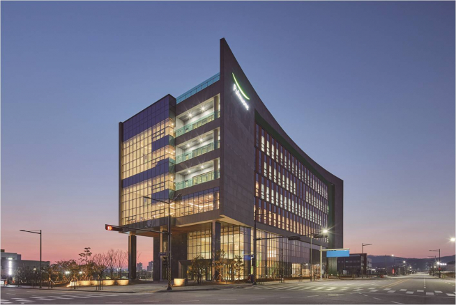 ▲아름다운 건출물로 선정된 SGC이테크건설이 시공한 '풀무원 오송연구소' 전경(사진제공=SGC이테크건설)