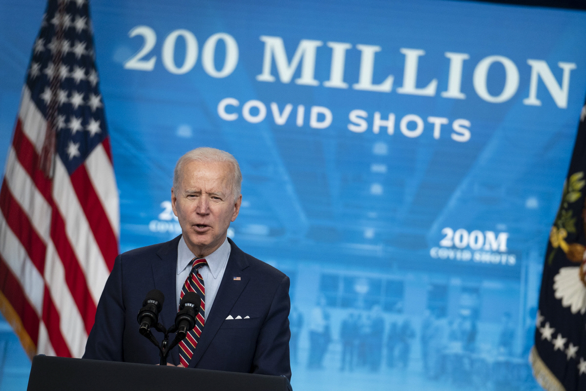 ▲21일(현지시간) 조 바이든 미국 대통령이 워싱턴 아이젠하워 이그제큐티브 오피스빌딩에서 코로나19 백신 접종 성과를 발표하고 있다. 워싱턴D.C./UPI연합뉴스
