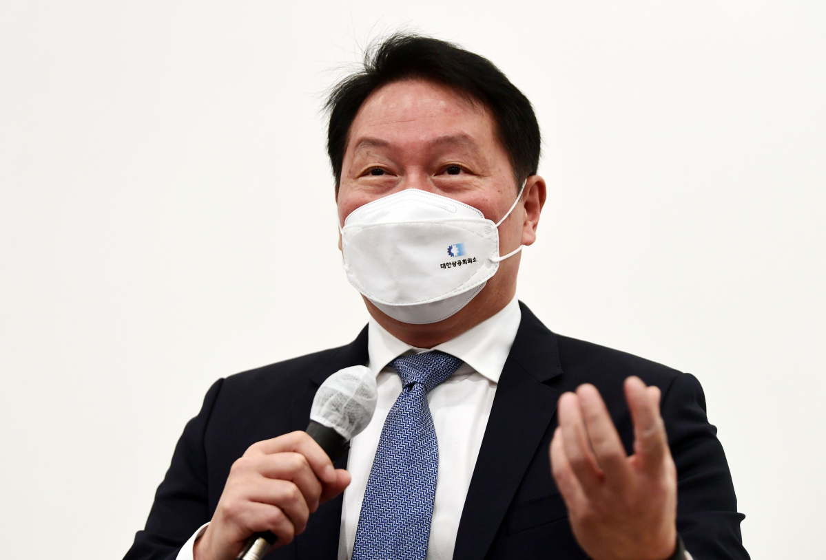 ▲재계 순위 3위의 SK그룹 최태원 회장은 2008년과 2015년 두 차례나 '특별사면'을 받았다. (뉴시스)