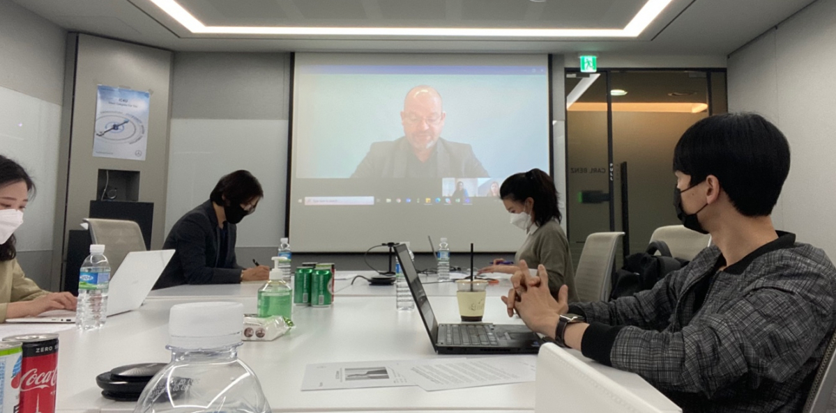 ▲대한민국 서울과 독일 슈투트가르트의 7시간 시차를 사이에 두고 메르세데스-벤츠 이사회 멤버가 한국 기자단과 화상으로 연결됐다. (김준형 기자 junior@)