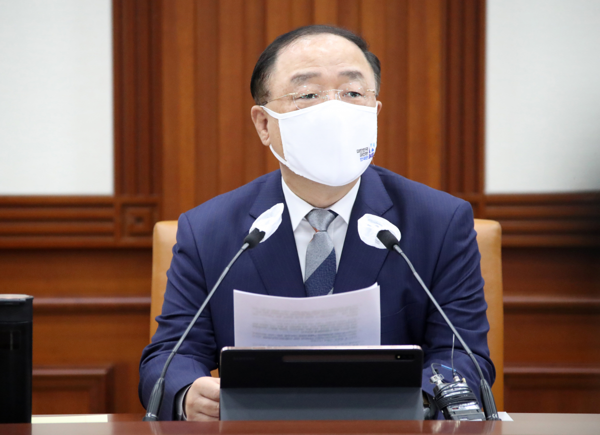 ▲홍남기 국무총리 직무대행이 23일 정부서울청사에서 열린 코로나19 백신 치료제 상황점검회의를 주재하고 있다.  (연합뉴스)