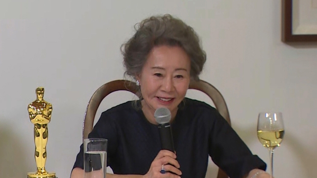 (출처=윤여정 기자회견 방송화면)