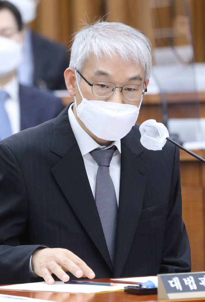 ▲천대엽 대법관 후보자가 28일 서울 여의도 국회에서 열린 인사청문회에서 답변하고 있다. (연합뉴스)