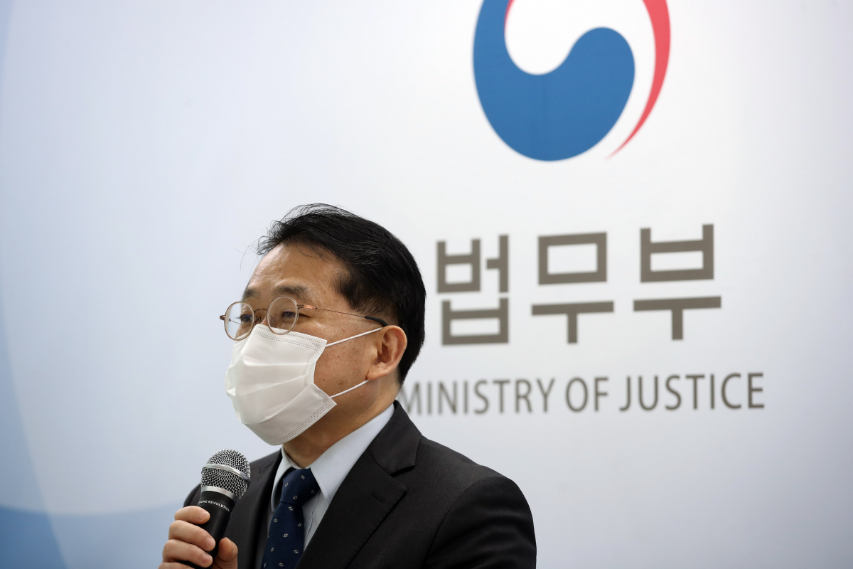 ▲차규근 법무부 출입국·외국인정책본부장이 29일 오후 서초구 서울고검 내 법무부 의정관에서 정책추진상황 관련 브리핑을 하고 있다. (연합뉴스)