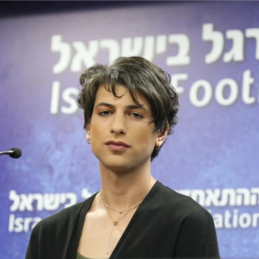 ▲27일(현지시간) 커밍아웃 기자회견에 참석한 축구 심판 사피르 베르만 (출처=사피르 베르만 SNS 캡처)