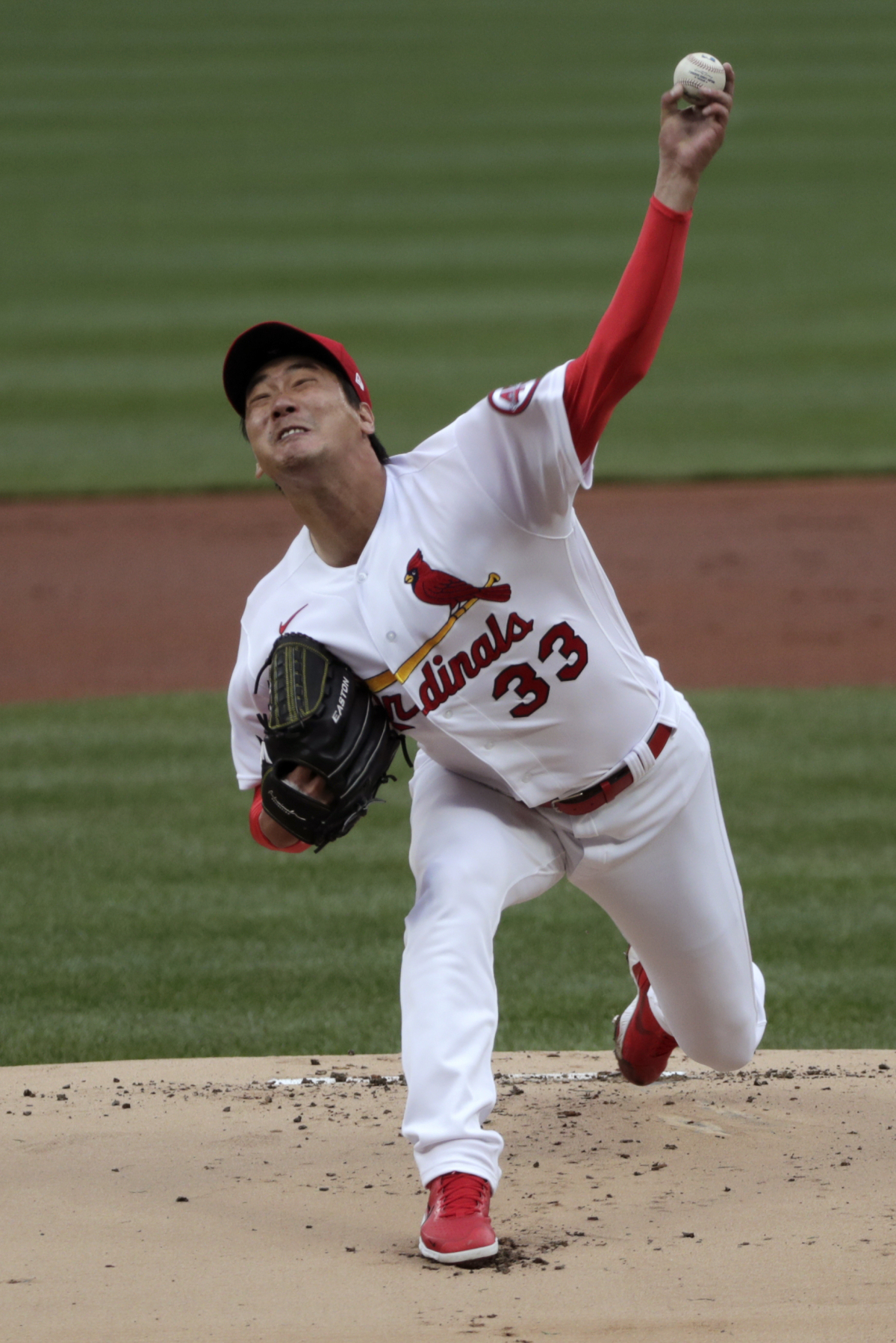 ▲세인트루이스 카디널스 좌완 선발 김광현이 30일(한국시간) 미국 미주리주 세인트루이스의 부시 스타디움에서 열린 미국프로야구 메이저리그 필라델피아와의 홈경기에 선발 등판해 역투하고 있다. (세인트루이스=AP/연합뉴스 )