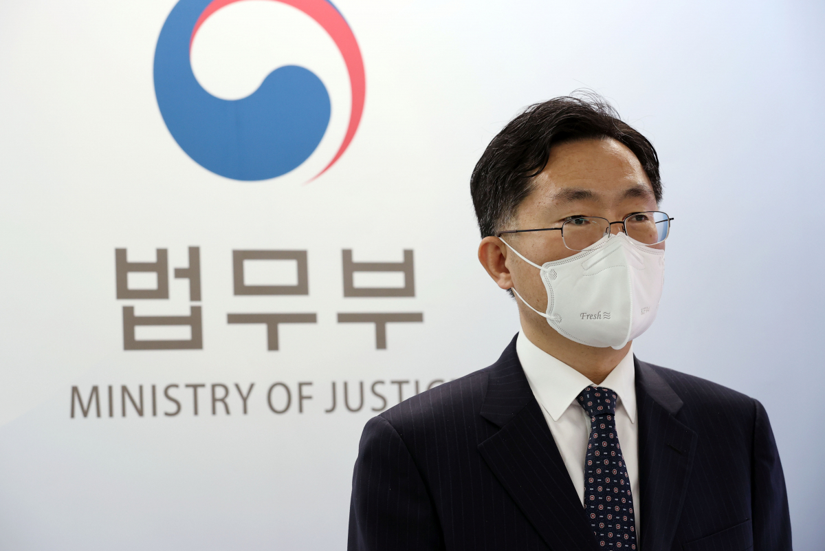 ▲이정수 법무부 검찰국장이 30일 서울고등검찰청 내 법무부 의정관에서 정책 추진상황 브리핑을 하고 있다. (연합뉴스)