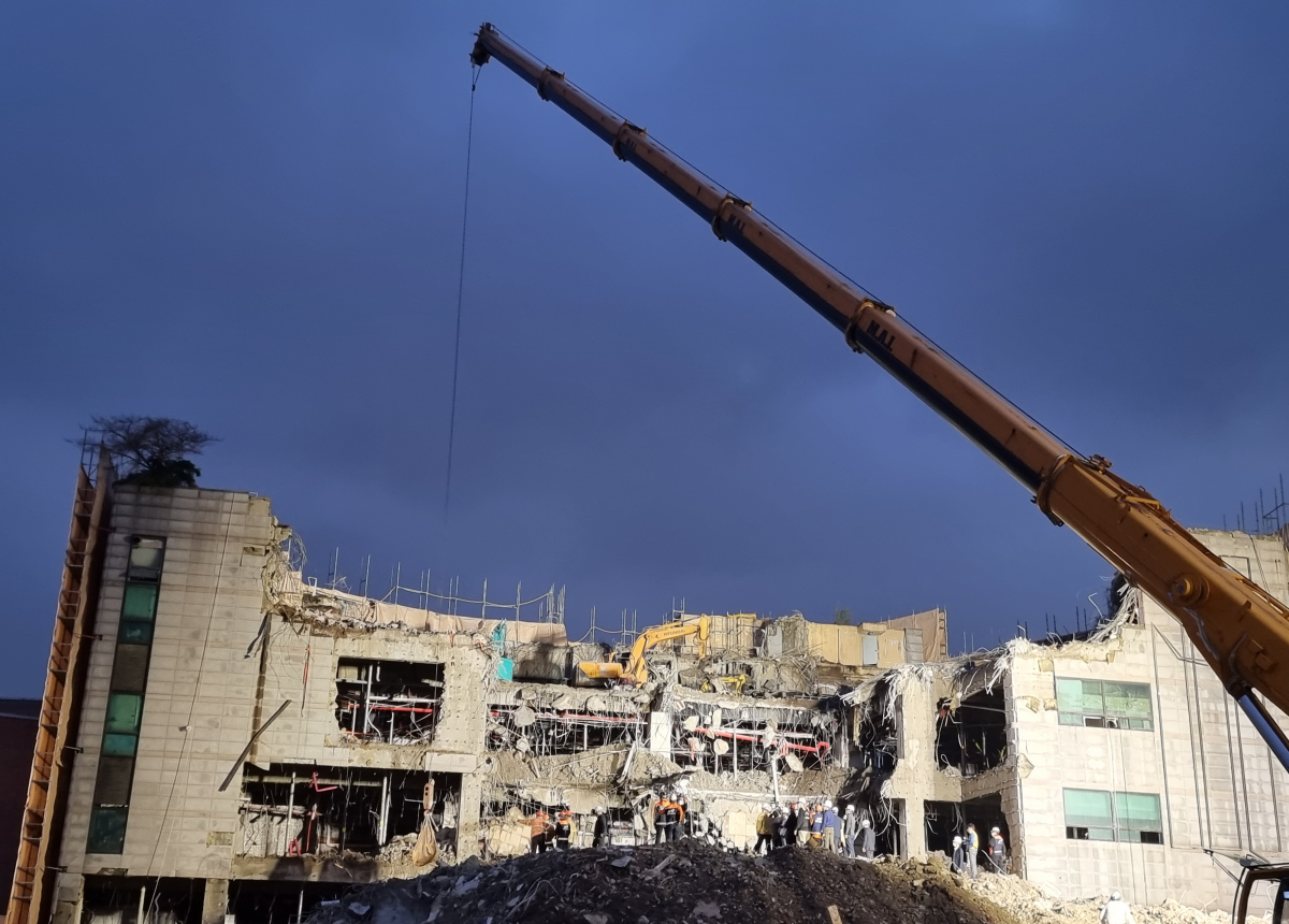 ▲30일 오후 붕괴 사고가 발생하며 작업자 1명이 매몰된 서울 성북구 장위 10구역 철거 공사 현장에서 장애물 제거 작업이 진행되고 있다. (연합뉴스)