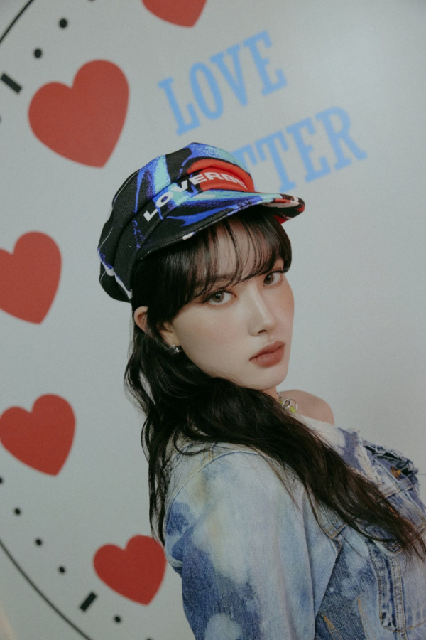 (출처=스테이씨 공식 트위터)