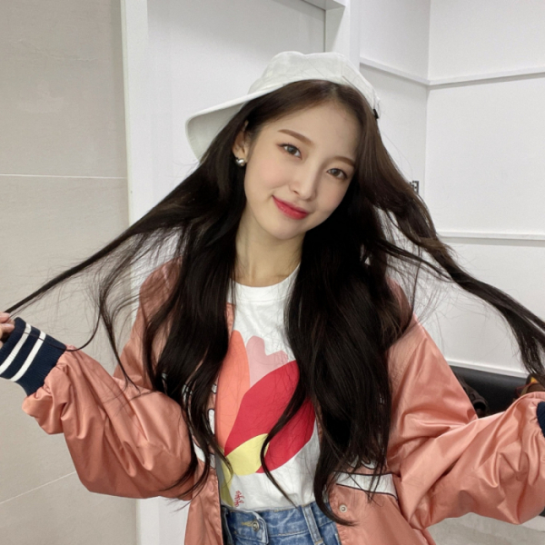 (출처=오마이걸 공식 트위터)