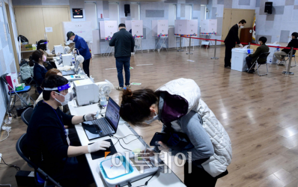 ▲4·7 재·보궐선거 사전투표 마지막 날인 3일 오후 1시 기준 누적 투표율이 14.61%로 집계됐다. (이투데이)