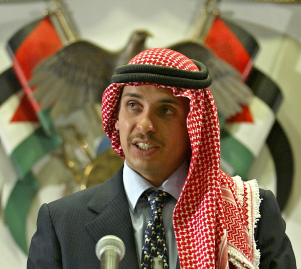 ▲함자 빈 후세인 전 요르단 왕세자가 2004년 8월 21일 요르단 암만의 한 대학에서 이슬람 성직자들과 학자들에게 연설을 하고 있다. 암만/로이터연합뉴스
