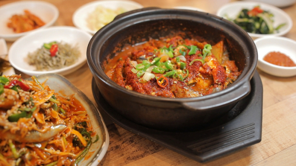 ▲'바닷가 사람들' 남해 봄 멸치잡이(사진제공=EBS1)