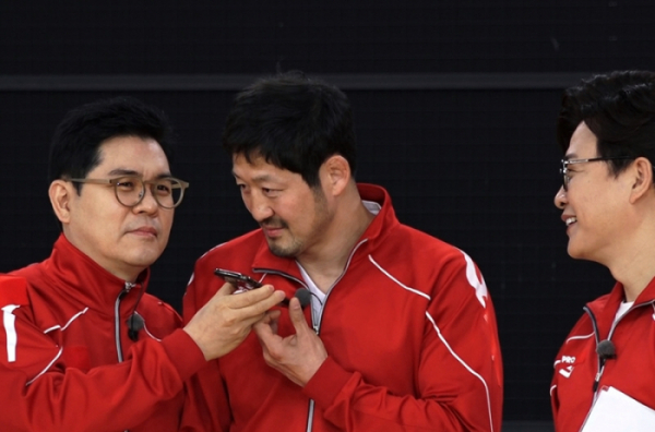 ▲윤동식 이병헌 전화 연결(사진제공=JTBC)