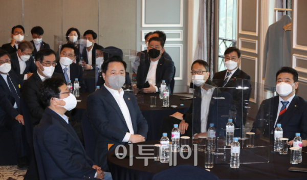 ▲12일 더불어민주당 재선 의원들은 서울 여의도 켄싱턴 호텔에서 당 개혁 방안 논의를 위해 모임을 가졌다. (신태현 기자 holjjak@)