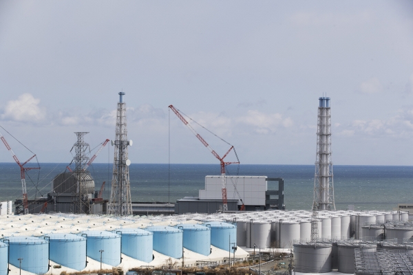 ▲일본 후쿠시마 제1 원자력발전소 3호기와 4호기 너머로 태평양이 보인다. 일본 정부는 13일 오전 각료회의를 통해 후쿠시마 제1원전 방사능 오염수 해양 방류를 결정했다. 오쿠마/AP뉴시스
