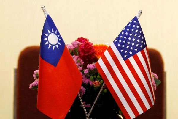 ▲2018년 3월 27일 대만 타이베이 회담장에 미국과 대만의 국기가 걸려 있다. 타이베이/로이터연합뉴스
