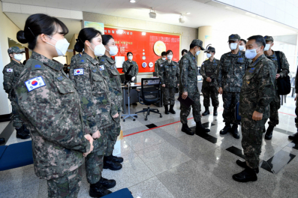 ▲다만, 그동안 헌법재판소가 남성에게만 병역의무를 부과한 병역법 규정이 합법이라는 결정을 반복해서 내려왔다는 점에서 여성 징병제의 도입에 큰 걸림돌이 될 것으로 보인다. (뉴시스)