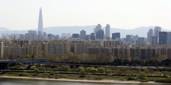 ▲서울 강남구 압구정동 일대에 들어선 재건축 추진 아파트 단지들 모습.  (사진 제공=연합뉴스)