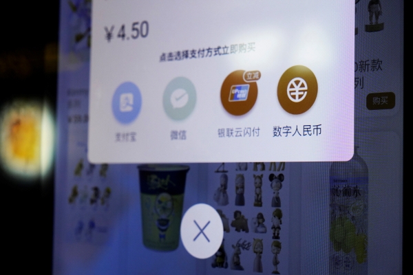 ▲중국 상하이 지하철역 자판기에 디지털 위안화 표시가 보인다. 상하이/로이터연합뉴스
