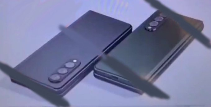 ▲갤럭시Z폴드3의 유출 이미지. 갤럭시S21 시리즈의 컨투어컷 디자인은 신형 폴더블에 적용되지 않는다. (출처=Alvin(@sondesix) 트위터)