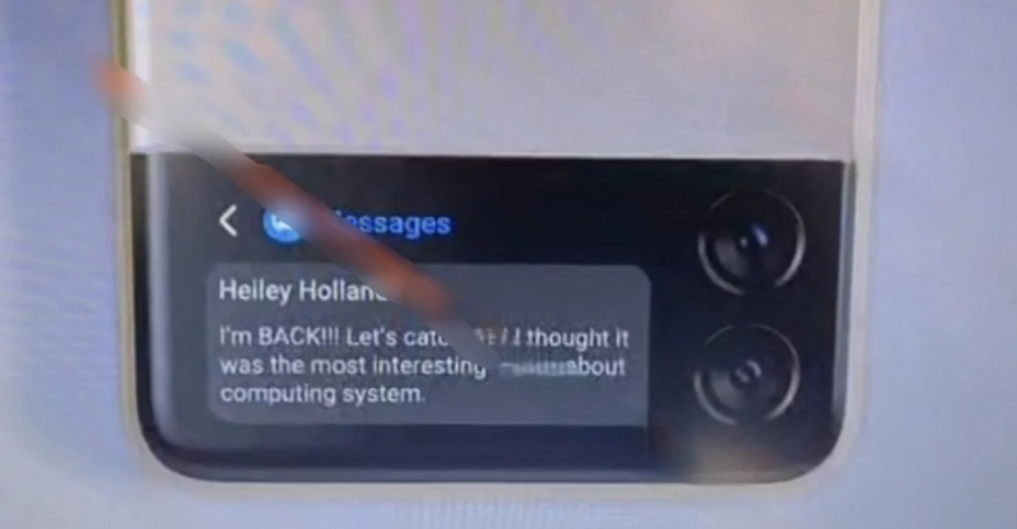 ▲갤럭시Z플립3의 유출 이미지. 사이즈가 커진 커버디스플레이를 통해 문자메시지 모두를 읽을 수 있다.