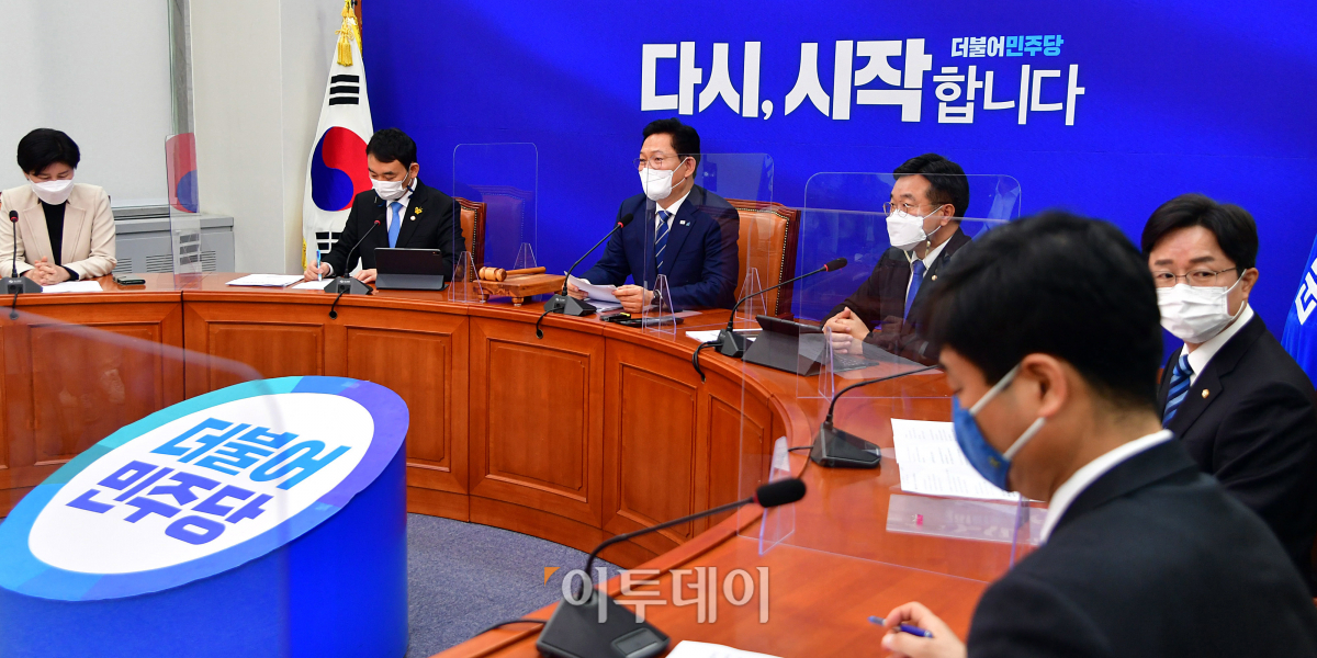 ▲송영길 더불어민주당 대표가 3일 오전 국회에서 열린 첫 최고위원회의에서 모두발언을 하고 있다. (신태현 기자 holjjak@)