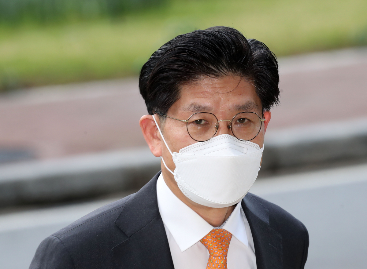 ▲노형욱 국토교통부 장관 후보자가 지난달 30일 정부과천청사 서울지방국토관리청에 마련된 인사청문회 준비 사무실로 출근하고 있다. 2021.4.30 (연합뉴스)