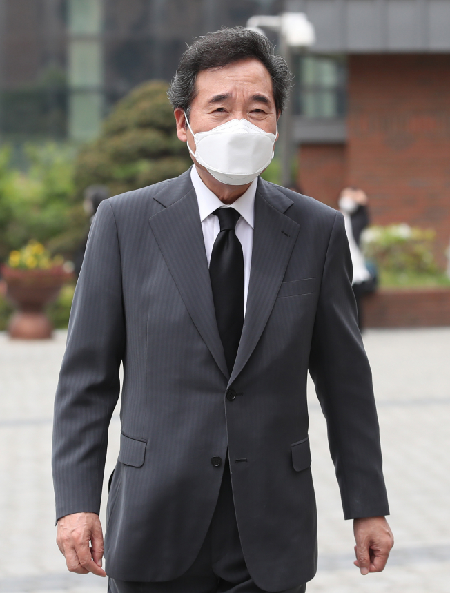 ▲더불어민주당 이낙연 전 대표가 28일 서울 중구 명동성당에서 정진석 추기경 조문을 위해 대성전 앞으로 향하고 있다. (연합뉴스)