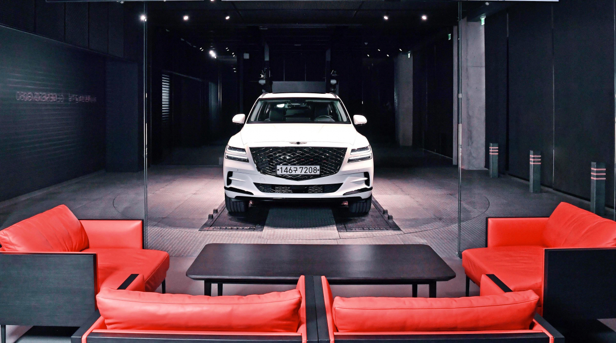 ▲제네시스는 독립형 전용 전시관 ‘제네시스 수지'의 차량 인도 세레머니를 확대 운영한다. (사진제공=제네시스)