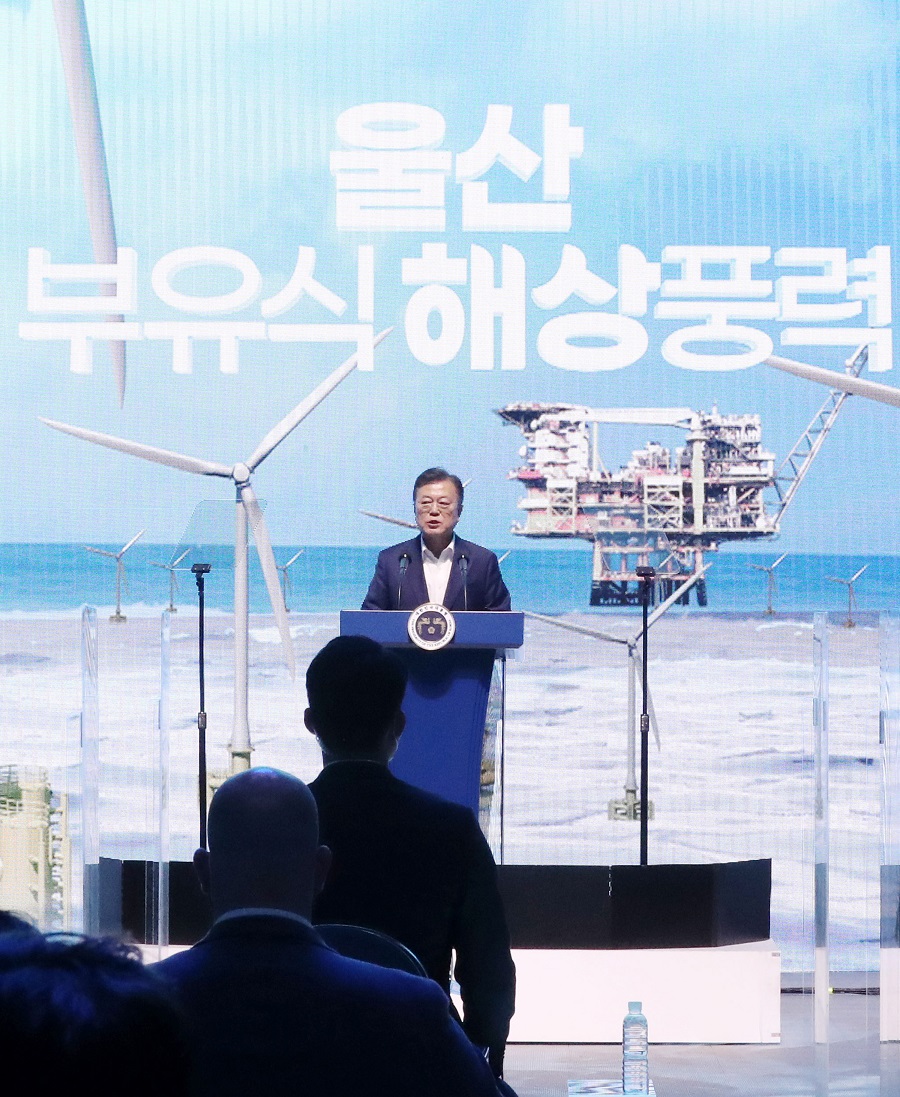 ▲<YONHAP PHOTO-3815> 발언하는 문 대통령    (울산=연합뉴스) 이진욱 기자 = 문재인 대통령이 6일 오후 울산광역시 남구 3D프린팅 지식산업센터에서 열린 '울산 부유식 해상풍력 전략 보고'에 참석, 발언하고 있다. 2021.5.6    cityboy@yna.co.kr/2021-05-06 15:33:44/<저작권자 ⓒ 1980-2021 ㈜연합뉴스. 무단 전재 재배포 금지.>