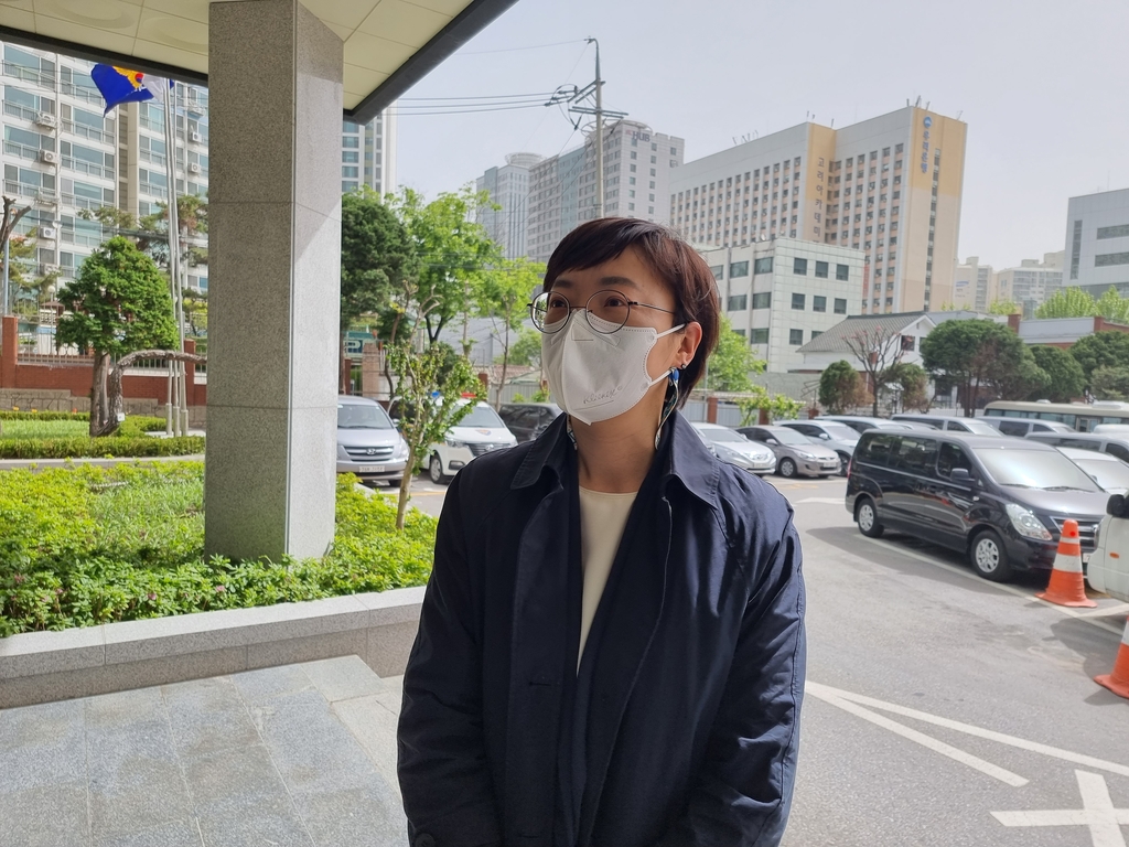 ▲참고인 조사 위해 출석하는 오현주 정의당 대변인. (사진=연합뉴스)