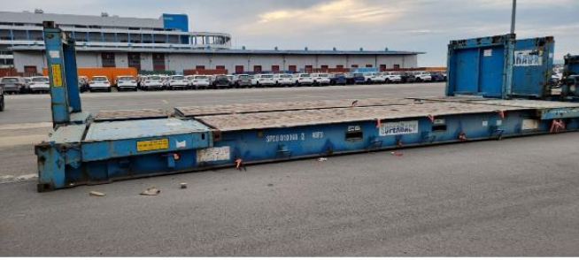 ▲지난달 평택항 부두에서 화물 컨테이너 적재 작업을 하던 20대 근로자가 사고로 숨진 가운데 유족과 시민단체 등이 진상규명을 촉구하고 나섰다.    민주노총 평택안성지부, 경기공동행동 등으로 구성된 '고 이선호 군 산재사망사고 대책위원회(이하 대책위)'는 6일 경기 평택시 평택항신컨테이너터미널 앞에서 기자회견을 열고 이같이 요구했다. 사진은 사고가 난 개방형 컨테이너. (연합뉴스)