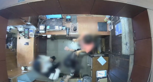 ▲지난 4월 9일 서울 용산구 한남동의 의류매장에서 주한 벨기에 대사 부인이 가게 직원을 폭행했다. (출처=유튜브 캡처)