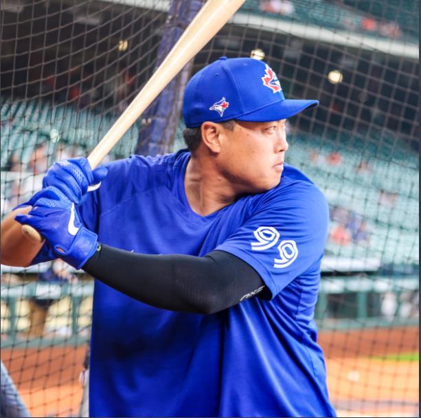 ▲토론토 블루제이스 구단이 오는 12~14일 인터리그 경기를 앞두고 9일 공식 트위터에 류현진의 타격 훈련 장면이 담긴 사진을 올렸다. (출처=토론토 블루제이스 공식 트위터 캡처)