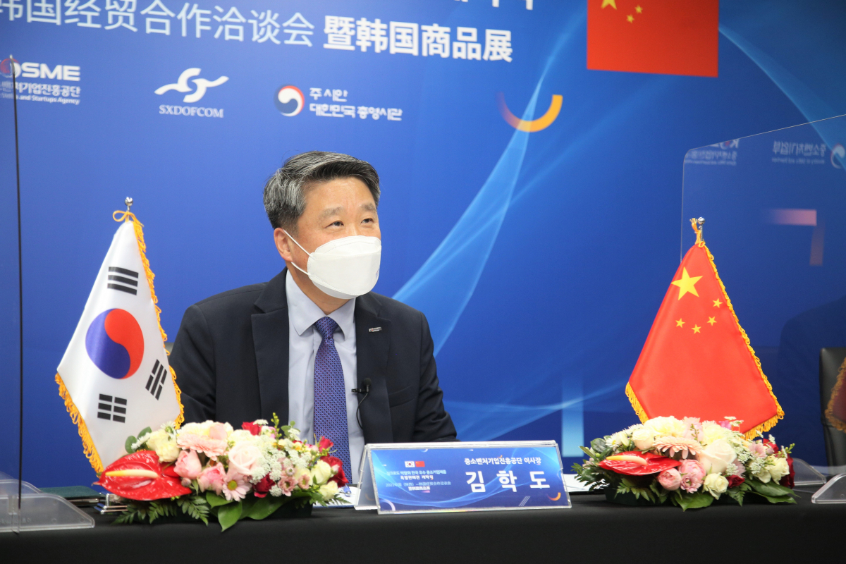 ▲11일 열린 중국 시장 진출을 위한 비대면 특별판매전 개막식에서 김학도 이사장이 발언하고 있다.  (사진제공=중소벤처기업진흥공단)