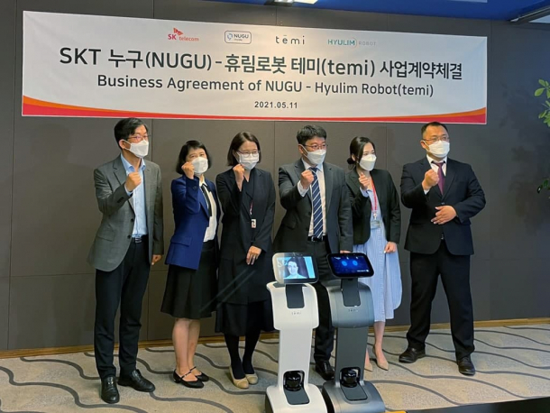 ▲사진 왼쪽부터 김세기 휴림로봇 이사, 유영미 SKT Cell장, 이현아 SKT  AI&CO장, 정관원 휴림로봇 대표, 박선우 SKT 매니저, 이상욱 휴림로봇 차장. (자료 = 휴림로봇)